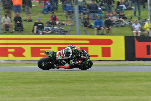 WorldSBK Donington, Sykes da record: Superpole, vittoria e omaggio a Hayden