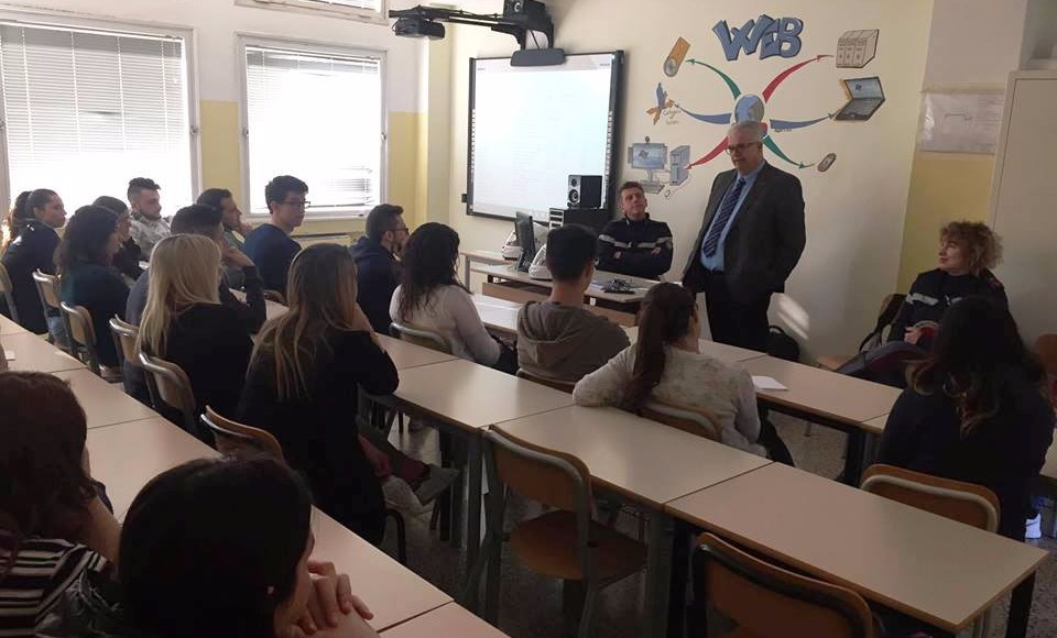 Enduro e sicurezza stradale: la FMI incontra gli studenti di Bobbio