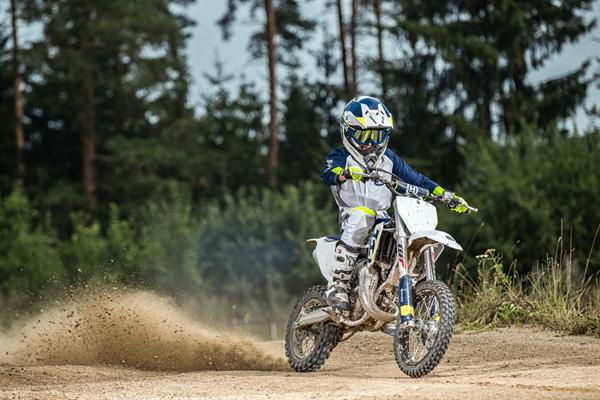Husqvarna Young Riders: equipaggiamento omaggio per i minicrossisti