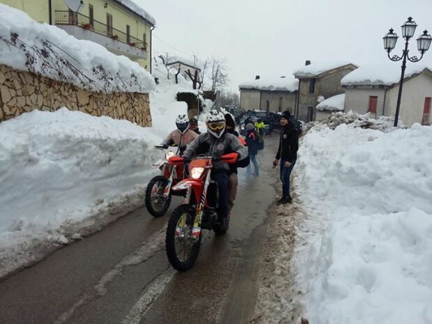 FMI e motociclisti al fianco dei Vigili del Fuoco per l’Hotel Rigopiano