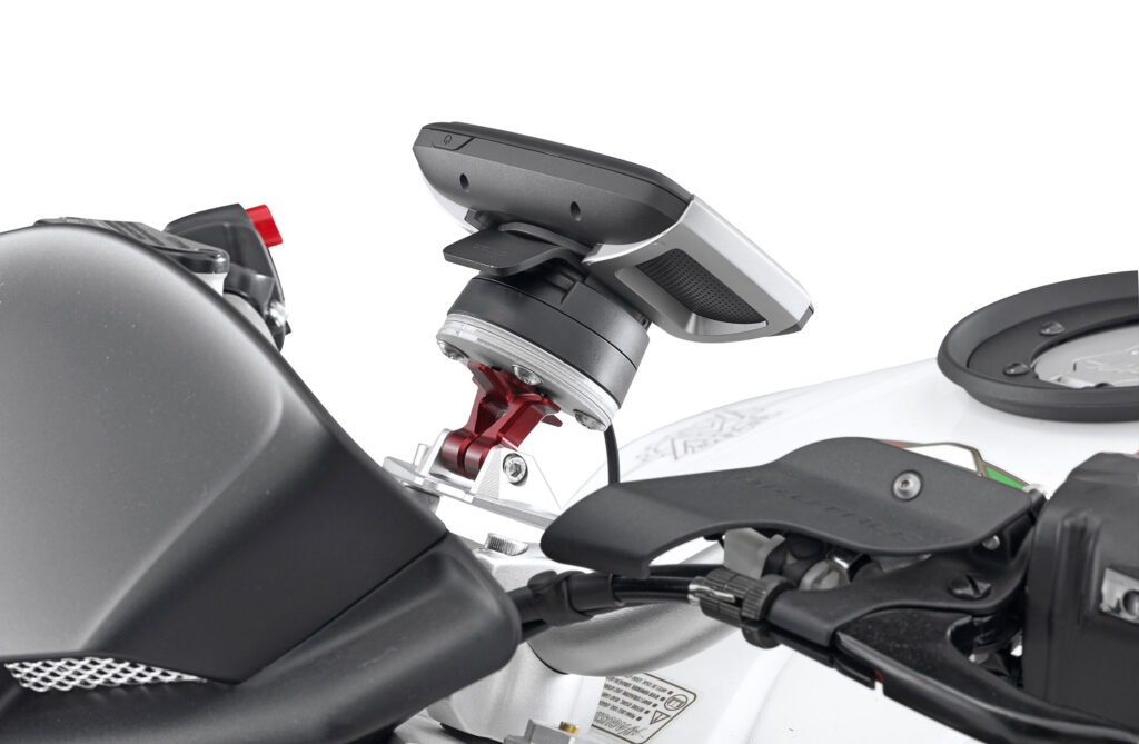 GIVI lancia supporti dedicati per navigatori Zumo e Rider