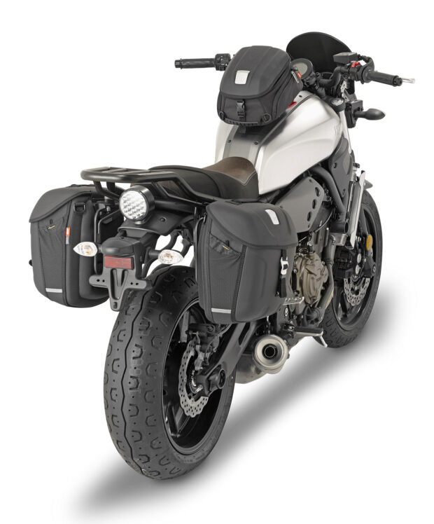 Yamaha XSR700, il kit GIVI che la trasforma in viaggiatrice