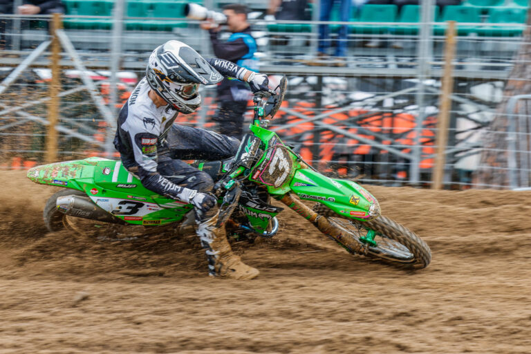 Bud Racing Kawasaki doppietta all’esordio EMX250
