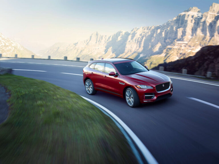 Jaguar F-Pace alla 20.000 Pieghe 2016