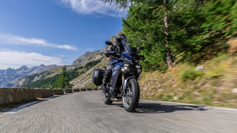 Yamaha, la moto del futuro tra Y-AMT e fari Matrix LED