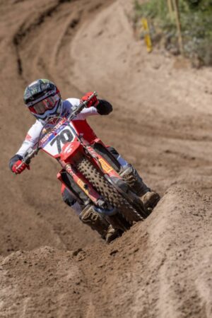 Jeffrey Herlings con la Honda HRC PETRONAS sulla sabbia di Riola Sardo durante le qualifiche MXGP