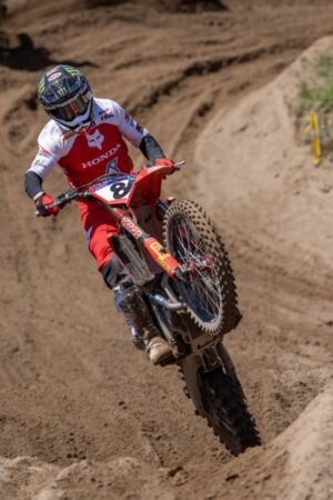Jeffrey Herlings su Honda CRF450RW nella sabbia di Riola Sardo, pole position MXGP Sardegna