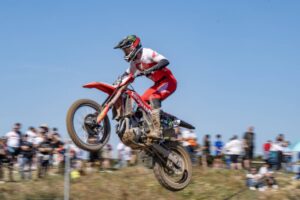 Jeffrey Herlings sulla Honda HRC PETRONAS nella sabbia di Riola Sardo durante le qualifiche MXGP