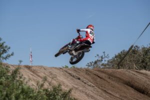 Jeffrey Herlings con la Honda HRC PETRONAS dopo la pole nelle qualifiche di Riola Sardo