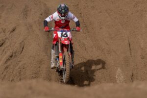 Jeffrey Herlings con la Honda HRC PETRONAS sulla sabbia di Riola Sardo durante le qualifiche MXGP