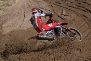 Jeffrey Herlings sulla Honda HRC PETRONAS CRF450RW nelle qualifiche MXGP di Riola Sardo
