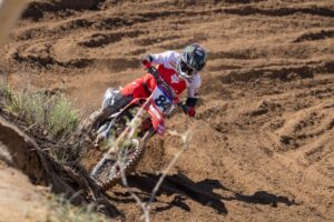 Jeffrey Herlings sulla Honda HRC PETRONAS durante le qualifiche MXGP di Riola Sardo