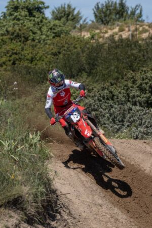 Jeffrey Herlings sulla Honda CRF450RW nella sabbia di Riola Sardo durante le qualifiche MXGP