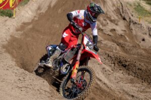 Jeffrey Herlings in azione sulla sabbia di Riola Sardo durante le qualifiche MXGP