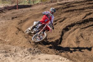 Jeffrey Herlings con la Honda HRC PETRONAS sulla sabbia di Riola Sardo nelle qualifiche MXGP