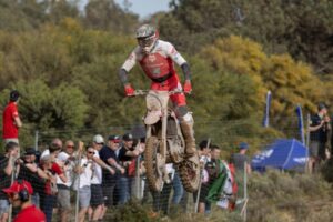Jeffrey Herlings con la Honda HRC PETRONAS sulla sabbia di Riola Sardo durante le qualifiche MXGP