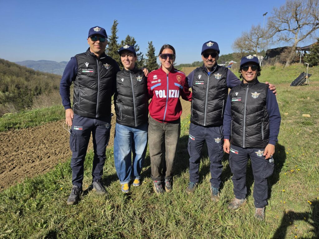 Track Walk motocross femminile: pilote e tecnici FMI durante la sessione di lavoro a Città di Castello (n.3)