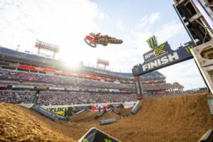 CRF450RWE di Hunter Lawrence con grafica Gibson dopo il successo a Nashville