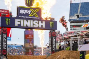 CRF450RWE di Hunter Lawrence con grafica Gibson al Supercross Nashville
