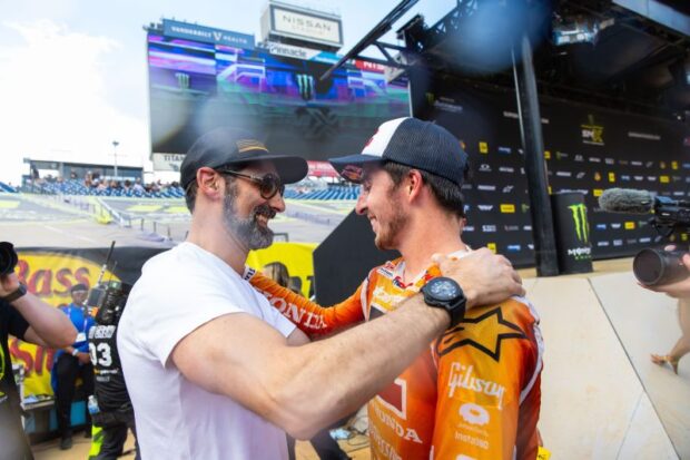 Hunter Lawrence su Honda HRC Progressive a Nashville, leader del campionato 450SX