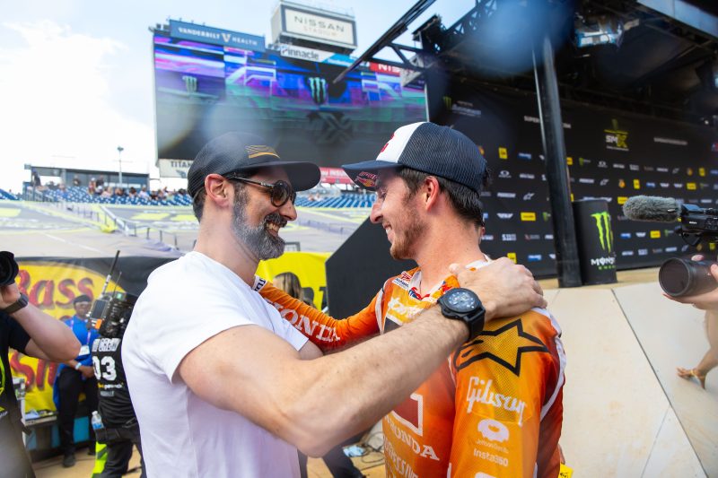 Hunter Lawrence su Honda HRC Progressive a Nashville, leader del campionato 450SX