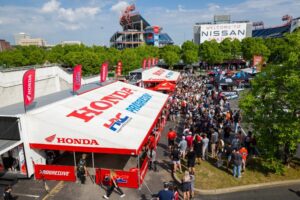 Hunter Lawrence su CRF450RWE con grafica SKDA a tema chitarra a Nashville