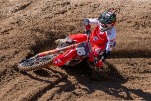 Piloti Pata Talenti Azzurri FMI in azione tra Enduro e Motocross durante il weekend di gare 2026