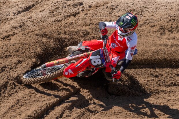 Piloti Pata Talenti Azzurri FMI in azione tra Enduro e Motocross durante il weekend di gare 2026