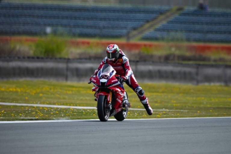 WorldSBK Assen, venerdì in salita per la Honda HRC