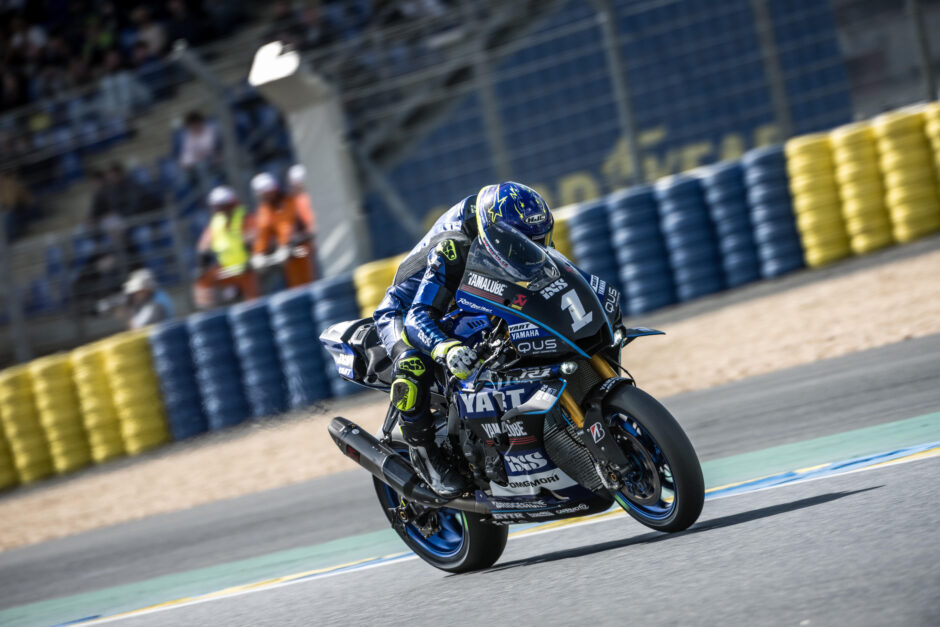 R1 ufficiale YART Yamaha impegnata nelle qualifiche della 24 Ore di Le Mans EWC