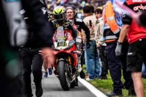 Nicolo Bulega in pista ad Assen dopo la vittoria nella Race 1 del Round olandese WorldSBK