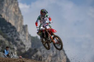Pilota Honda HRC PETRONAS in pista a Pietramurata durante l'MXGP Trentino 2026