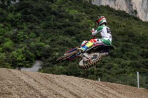 Pilota Honda HRC PETRONAS in azione nelle qualifiche MXGP Trentino 2026 a Pietramurata