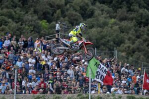 Tom Vialle in gara durante le qualifiche dell'MXGP Trentino 2026