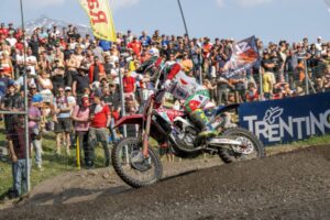 Pilota MXGP in azione alle qualifiche di Pietramurata, Trentino (MXGP Trentino 2026)
