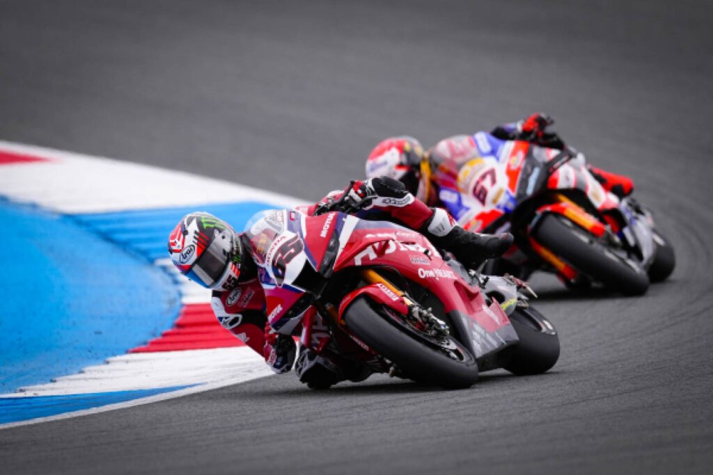 Jonathan Rea con la honda-cbr1000rr-r del team HRC nel round WorldSBK di Assen