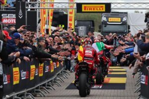 Nicolo Bulega al WorldSBK Assen con la Ducati, protagonista della tripletta storica