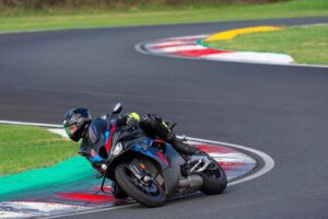 Metzeler SPORTEC 01, pneumatico supersport pensato per la guida stradale con equilibrio tra grip e drenaggio