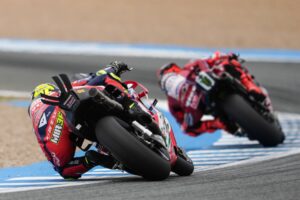 Moto RC213V del team Honda HRC Castrol in pista a Jerez durante le prove del venerdì