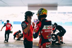 Piloti Honda HRC Castrol a Jerez durante la Sprint MotoGP Jerez 2026 con meteo variabile