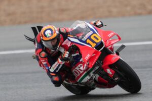 Piloti Honda HRC Castrol nella Sprint a Jerez con meteo variabile e cambio moto ai box