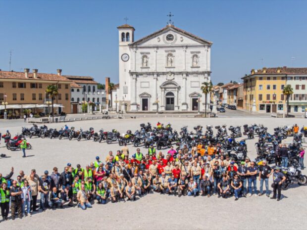 Palco premiazioni FMI Camping Trophy 2026 sulla spiaggia di Grado