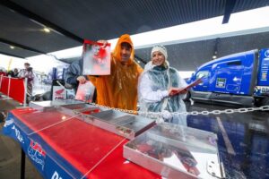 Hunter Lawrence in gara nel fango del Philadelphia Supercross 2026