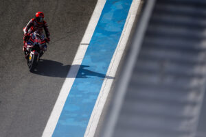 Ducati Desmosedici GP durante i test MotoGP a Jerez con Márquez e Bagnaia