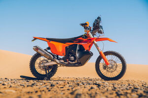 KTM 450 Rally Replica 2027, moto da competizione pensata per rally raid e piloti privati