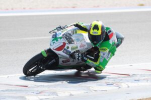 Giovane pilota del progetto Pata Talenti Azzurri FMI in azione durante il weekend di gare