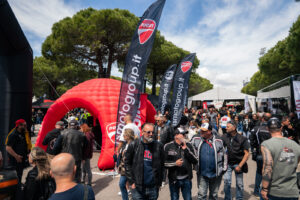 Carl Fogarty testimonial alla Biker Fest International 2026 a Lignano Sabbiadoro
