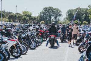 Carl Fogarty agli incontri con i tifosi alla Biker Fest International 2026 a Lignano