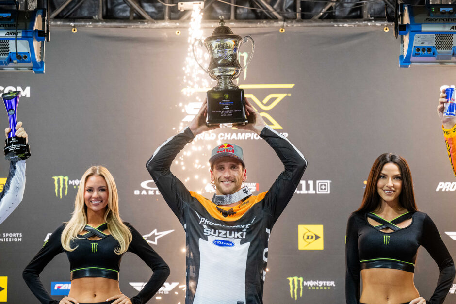 Ken Roczen con la Suzuki RM-Z450 al Supercross St. Louis durante il round 12