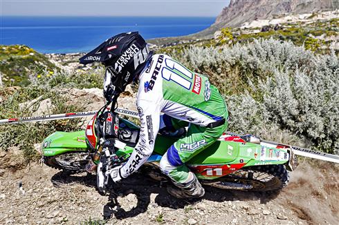 Kyron Bacon in gara con la Kawasaki KX per il debutto in Enduro 2 a Custonaci